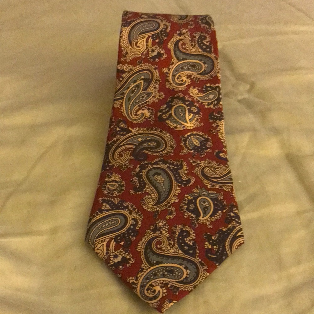 Marshall Fields 100% Red Paisley Tie w/blue&gold